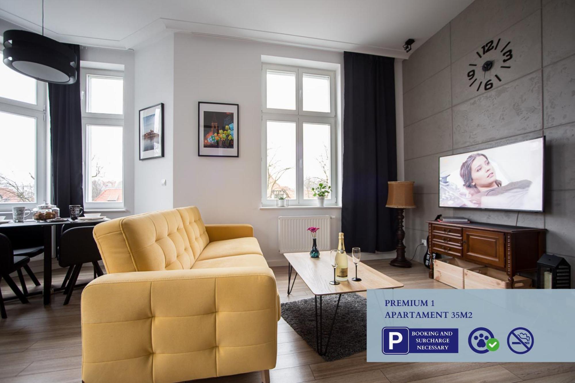 Premium With Free Private Parking Apartment *